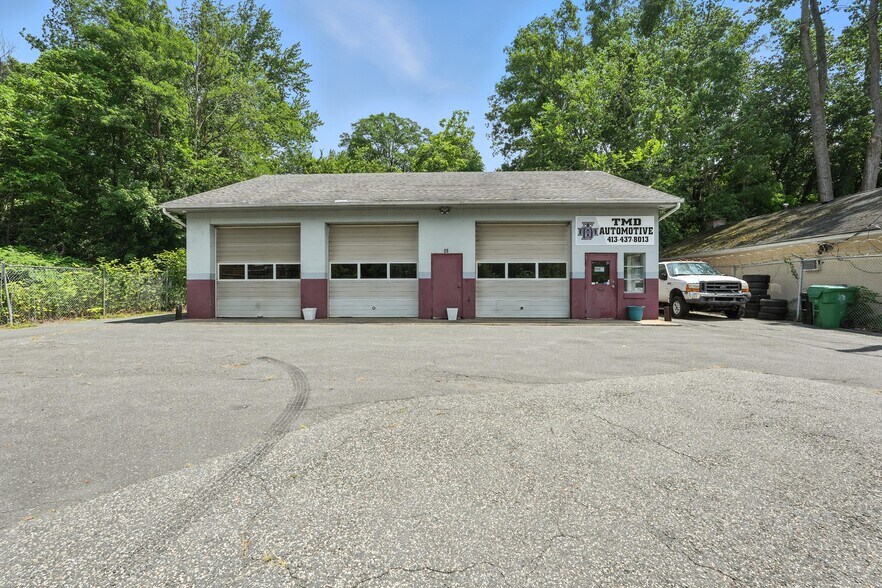 More Photos Of 25 Yelle St, Chicopee Auto Repair For Sale