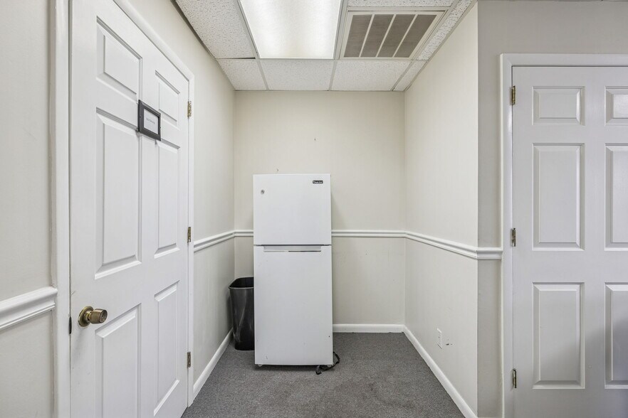 More Photos Of 159-167 Belle Forest Cir, Nashville Office For Sale