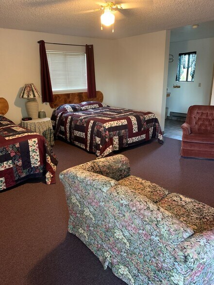 More Photos Of 62271 CA-299, Cedarville Hotel For Sale