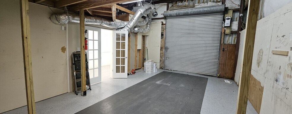 More Photos Of 1133 Industrial Blvd, Naples Manufacturing For Lease