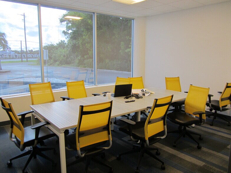 More Photos Of 16080-16090 S Tamiami Trl, Fort Myers Storefront Retail Office For Sale