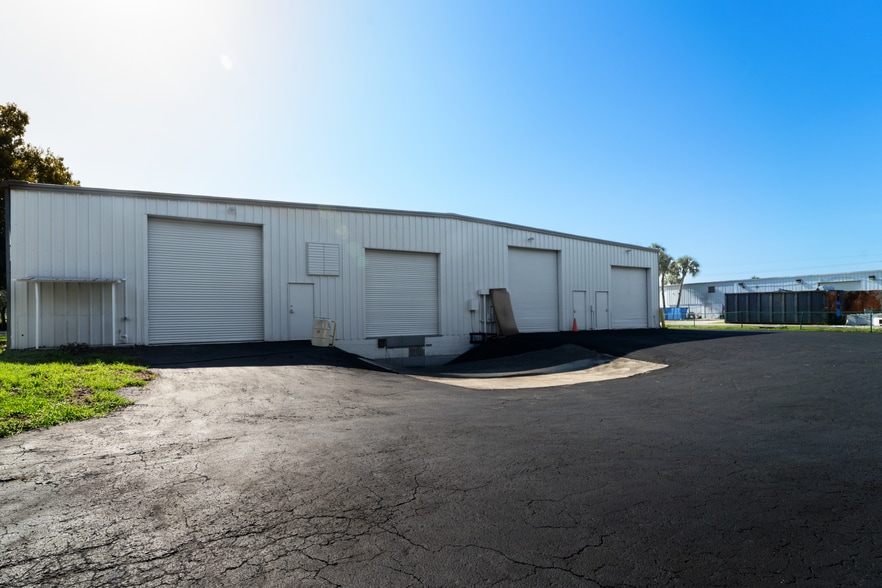 More Photos Of 5826-5830 Corporation Cir, Fort Myers Warehouse For Sale