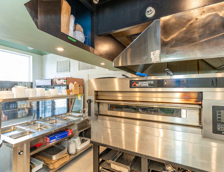 More Photos Of 1444 Dupont St, Toronto Showroom For Sale