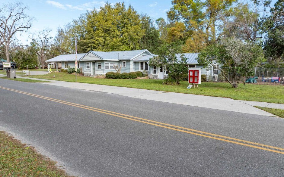 More Photos Of 311 NE Crawford St, Mayo Office For Sale