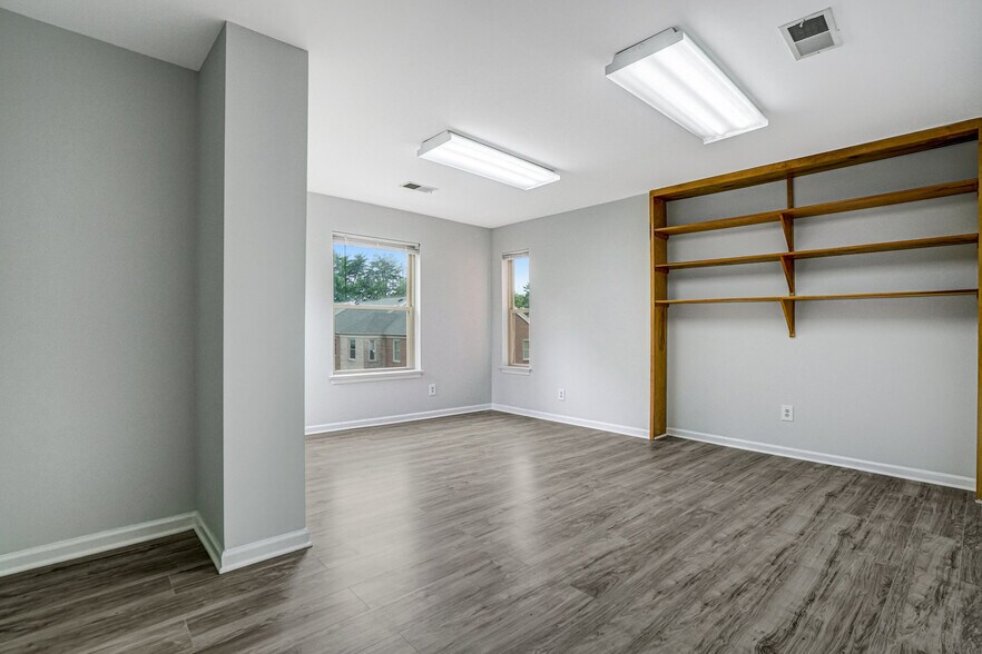 More Photos Of 4314-4330 Evergreen Ln, Annandale Office For Sale