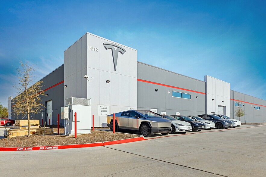 More Photos Of 5812 North Fwy, Fort Worth General Retail For Sale