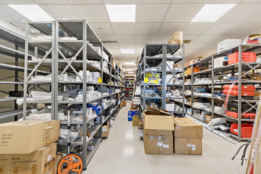 More Photos Of 11 York Ave, West Caldwell Manufacturing For Lease