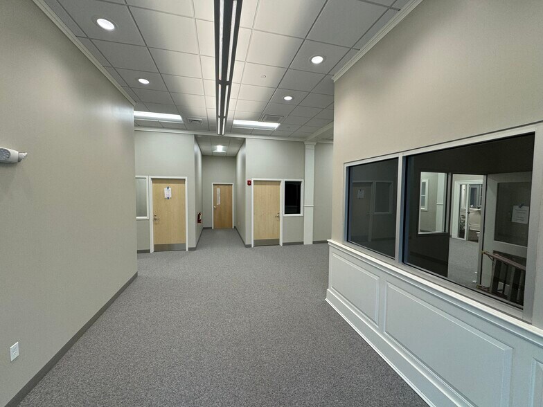 More Photos Of 4 North St, Plymouth Storefront Retail Office For Lease