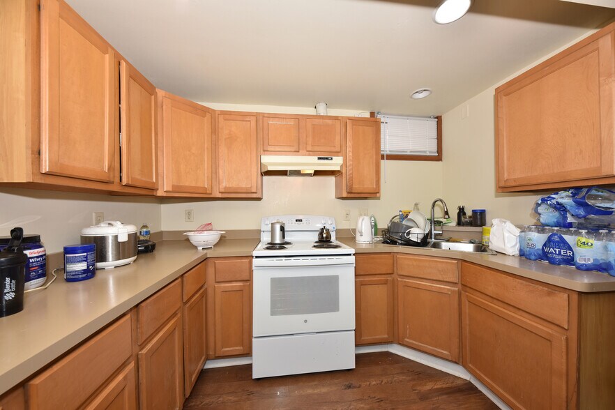 More Photos Of 2940 N Maryland Ave, Milwaukee Apartments For Sale