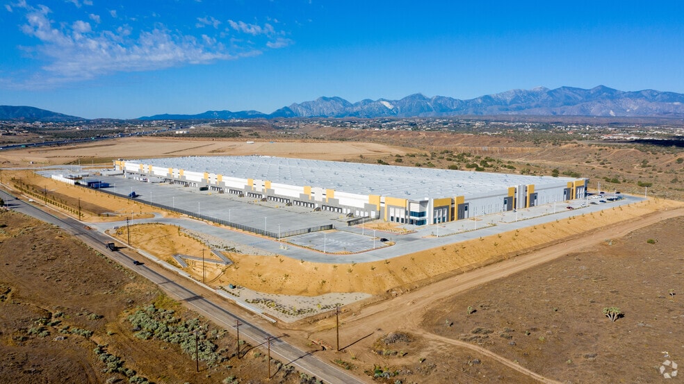 More Photos Of 11895 Cedar St, Hesperia Distribution For Lease