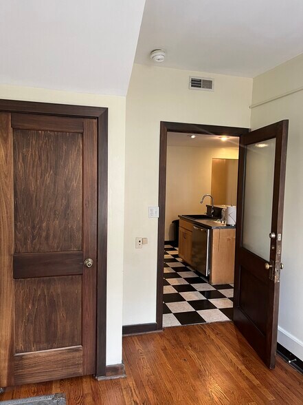 More Photos Of 125 N 4th St, Lafayette Office For Lease