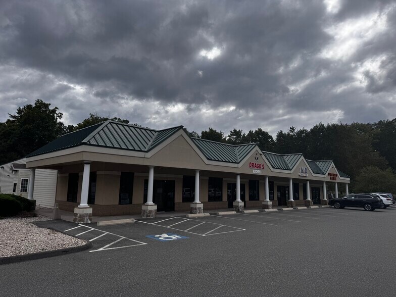 More Photos Of 7 Mill Pond Ln, Granby Unknown For Lease