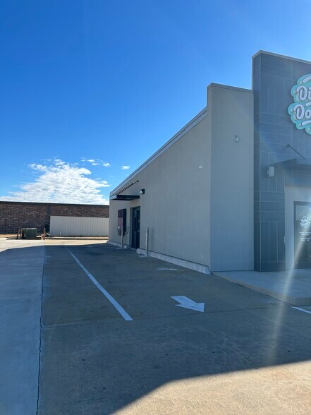 More Photos Of 3929 N Kickapoo Ave, Shawnee Freestanding For Lease