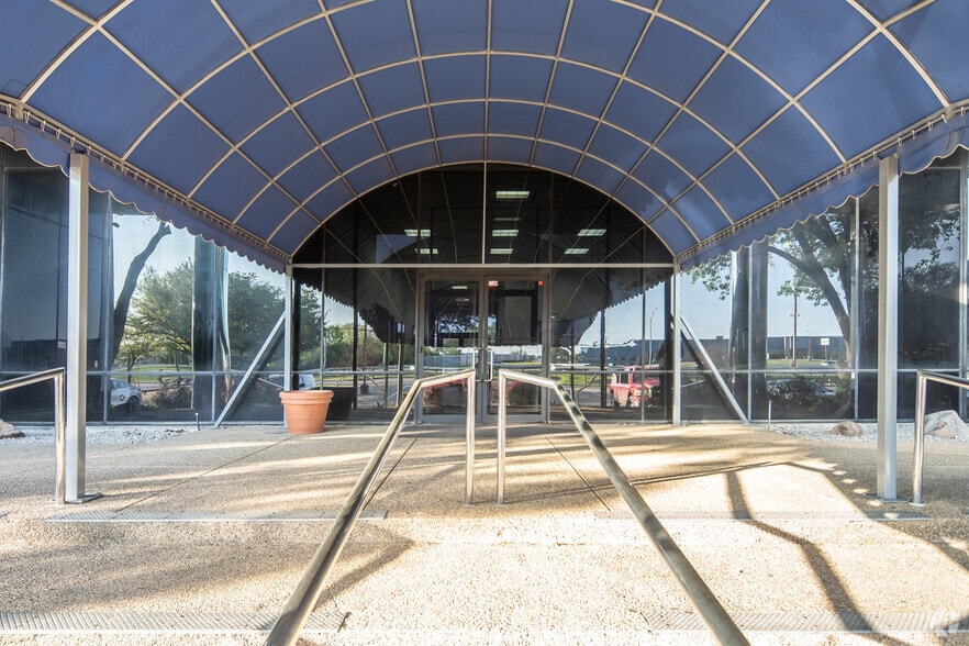 More Photos Of 3939 E US Highway 80, Mesquite Office For Lease