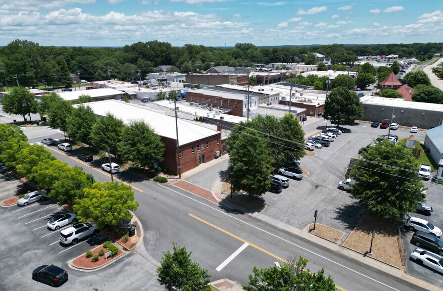 More Photos Of 129 N Main St, Fountain Inn Storefront For Lease