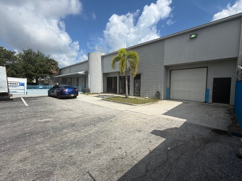 More Photos Of 12105 N 28th St, Saint Petersburg Warehouse For Lease