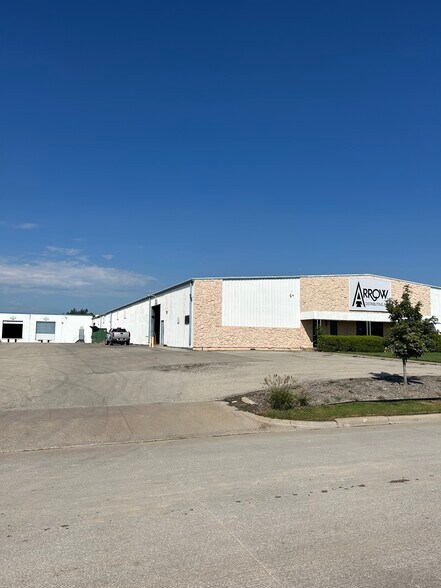 More Photos Of 9300 Southwest Dr, Fort Worth Warehouse For Lease