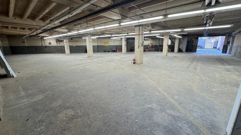 More Photos Of 918 Rickenbach St, Pittsburgh Distribution For Lease