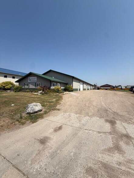 More Photos Of 1716 26th St S, Moorhead Warehouse For Sale
