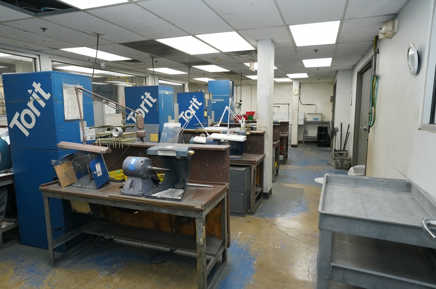 More Photos Of 2100 Felver Ct, Rahway Warehouse For Sale