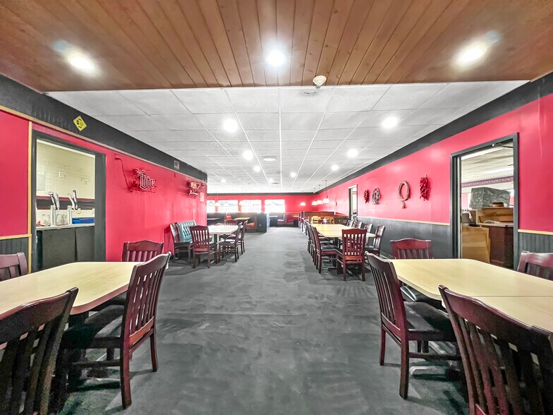 More Photos Of 15371 Highway 13 S, Hurricane Mills Restaurant For Lease