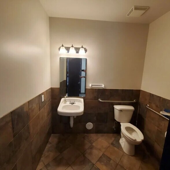 More Photos Of 16841 N 31st Ave, Phoenix Office For Sale