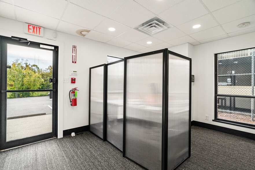 More Photos Of 4440 Walker Blvd, Knoxville Flex For Sale