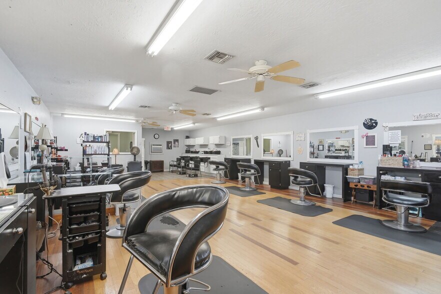 More Photos Of 1030 Camphor Ln, Deland General Retail For Sale