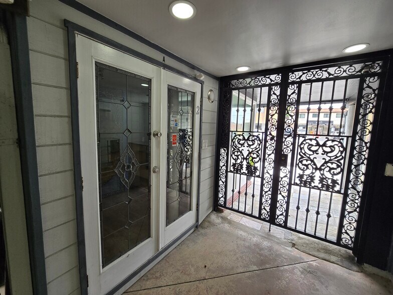 More Photos Of 1966-1970 S Coast Hwy, Laguna Beach Storefront For Lease