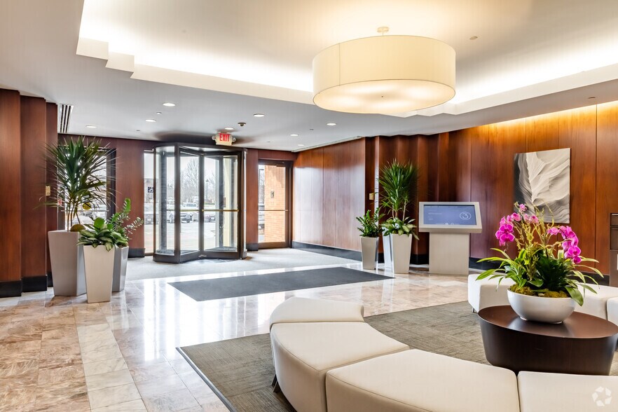 More Photos Of 745 Mcclintock Dr, Burr Ridge Office For Lease