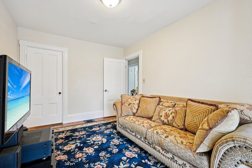 More Photos Of 327 Central St, Saugus Office For Sale
