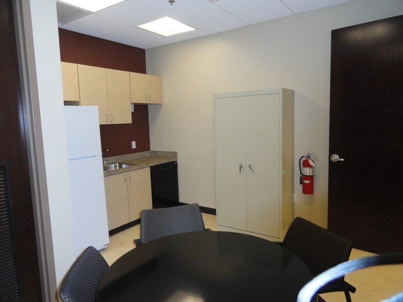 More Photos Of 4410 E Claiborne Sq, Hampton Unknown For Lease