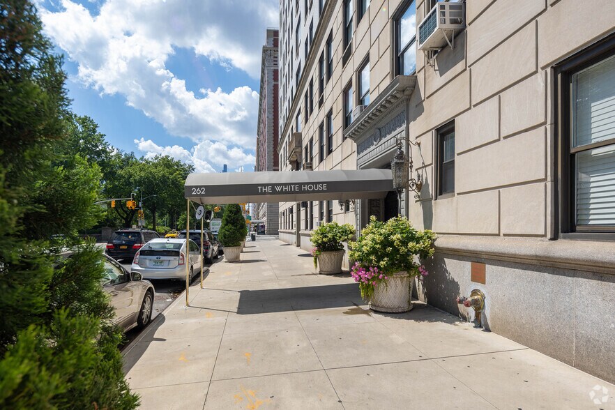More Photos Of 262 Central Park W, New York Multifamily For Sale