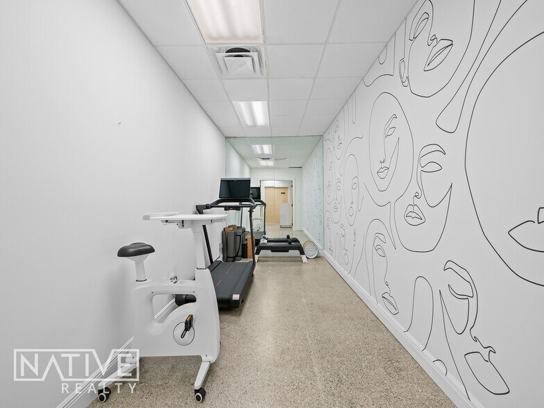 More Photos Of 700 NE 13th St, Fort Lauderdale Freestanding For Sale