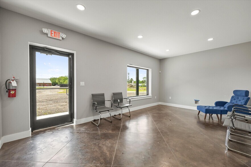 More Photos Of 4241 S Tx-34, Greenville Light Manufacturing For Sale