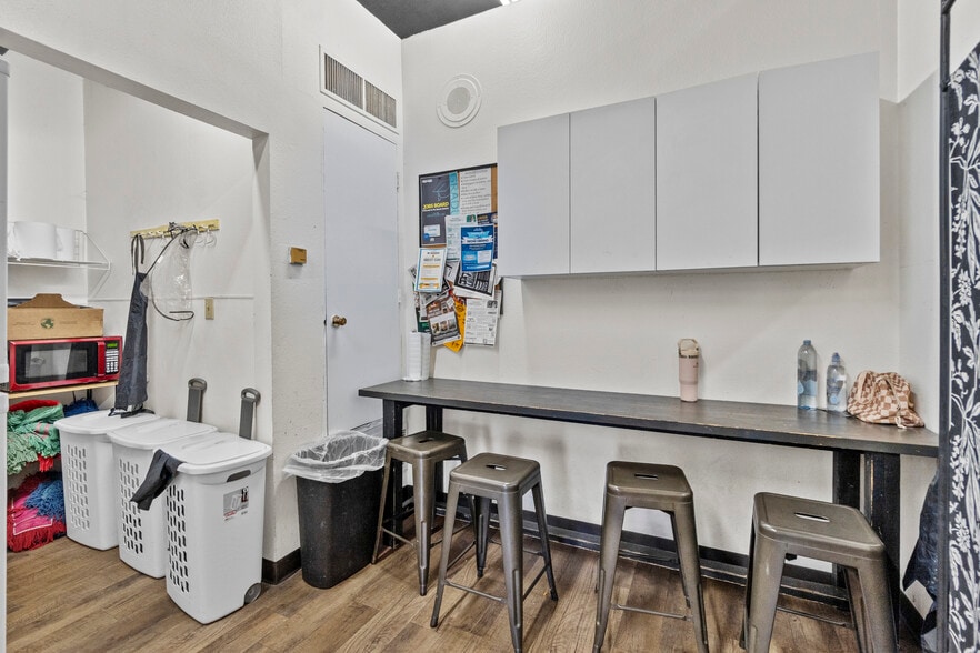 More Photos Of 1550 W Thatcher Blvd, Safford Loft Creative Space For Sale