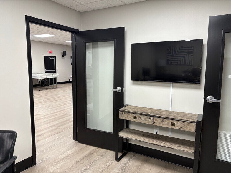 More Photos Of 1415 Shelby St, Indianapolis Office For Sale