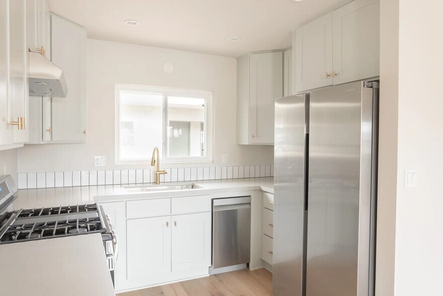 More Photos Of 2727 Roosevelt St, Carlsbad Storefront Retail Office For Sale