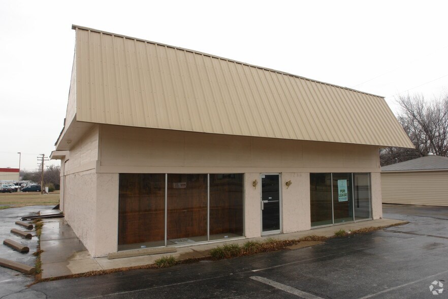 More Photos Of 7255 Glenview Dr, Richland Hills Freestanding For Sale