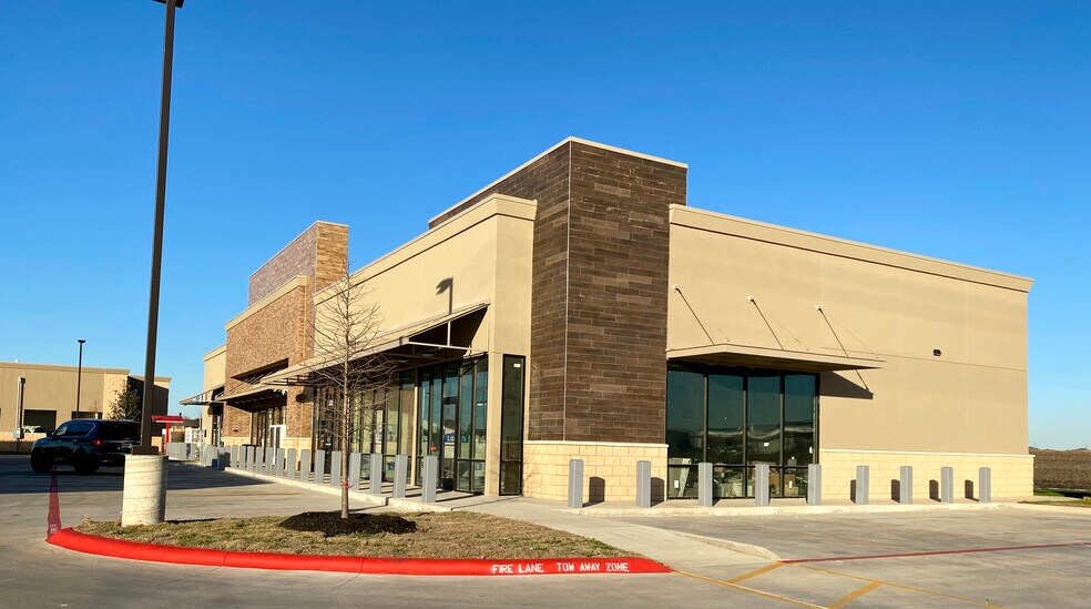 More Photos Of 6081 FM 1660, Hutto Service Station For Lease