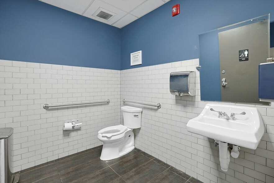 More Photos Of 74 Lafayette Ave, Suffern Storefront Retail Office For Lease