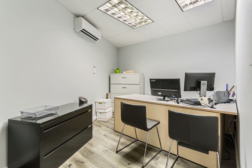 More Photos Of 5215 SE Flavel Dr, Portland Freestanding For Lease