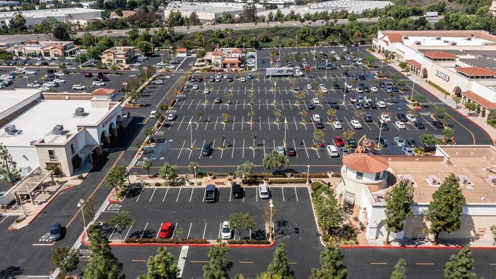 More Photos Of 800-888 New Los Angeles Ave, Moorpark Department Store For Sale