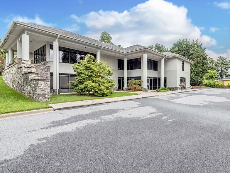 Primary Photo Of 902 Fleming St, Hendersonville Medical For Lease