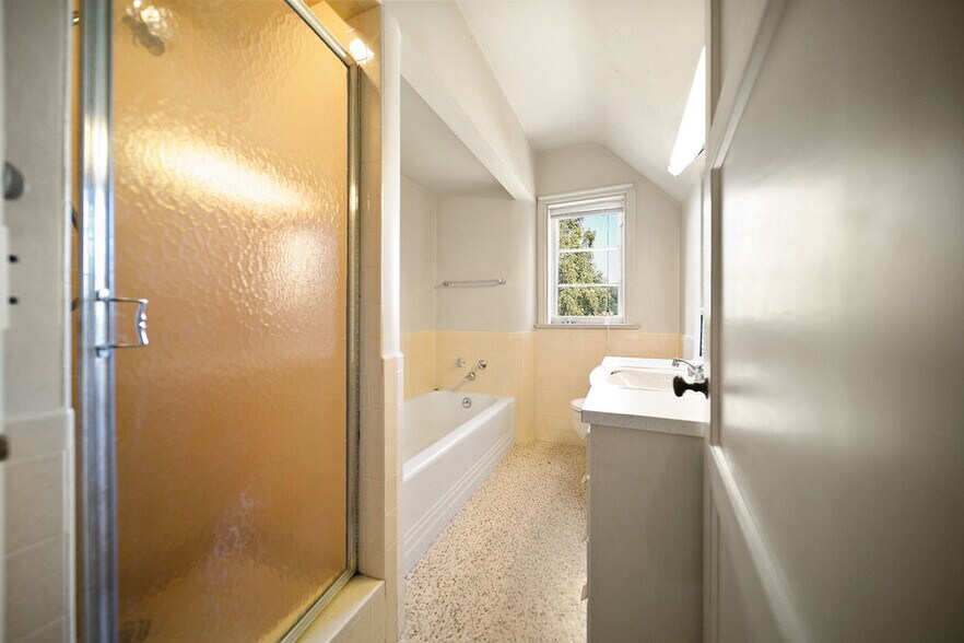 More Photos Of 3026 Marine Dr, Bremerton Specialty For Sale