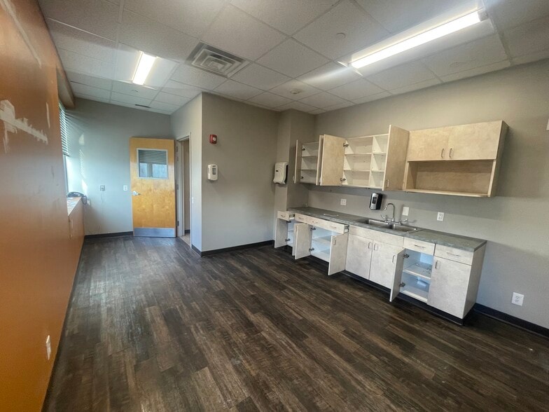 More Photos Of 1515 Jarret Pl, Bronx Hospital For Lease