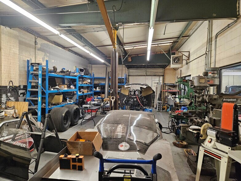 More Photos Of 994 Rhyne Rd, Clover Light Manufacturing For Sale