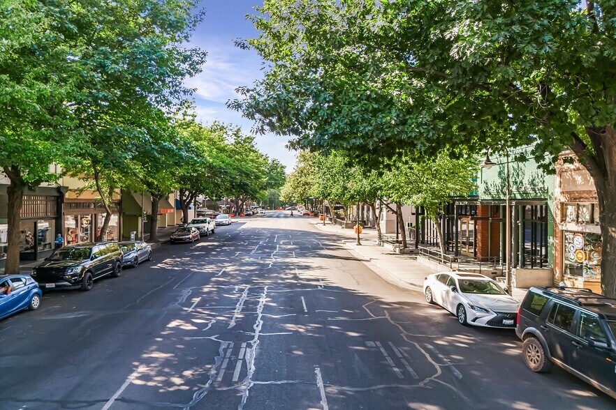 More Photos Of 229 Broadway St, Chico Bar For Lease