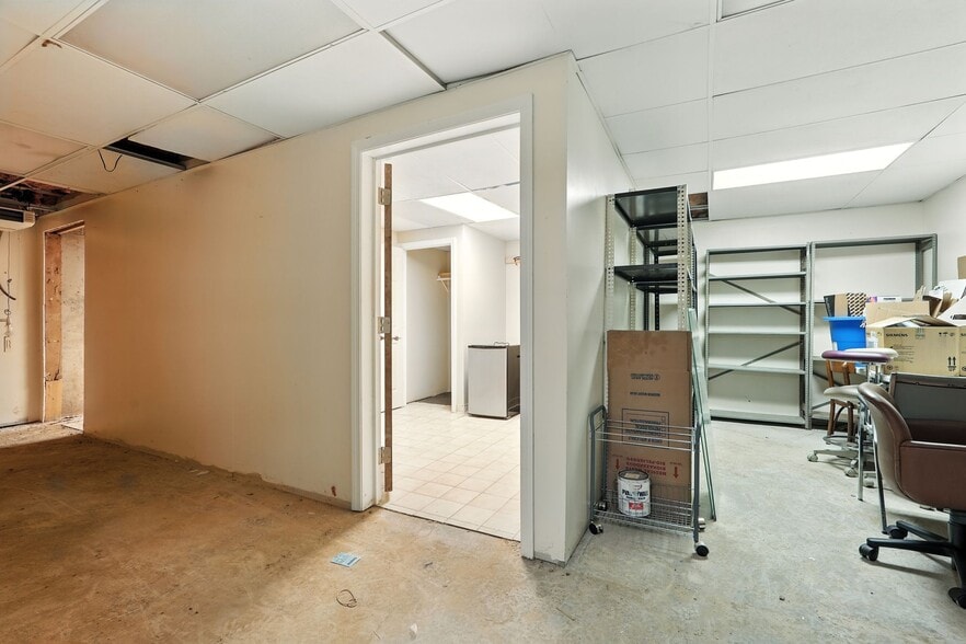 More Photos Of 185 West Ave, Ludlow Medical For Sale