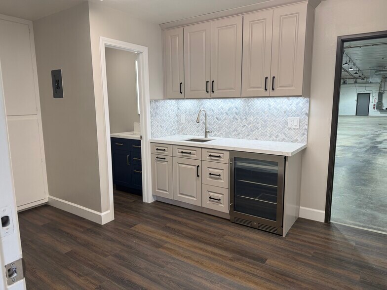 More Photos Of 144 E Santa Clara St, Arcadia Warehouse For Lease